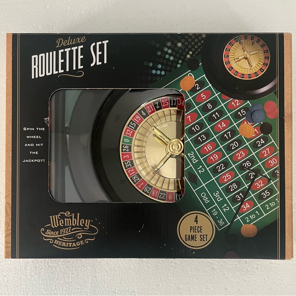 Deluxe Roulette Wheel Gambling Casino Home Set